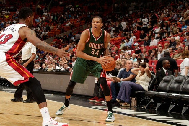 上海队官宣两外援人选 冯莱搭档费雷尔新赛季