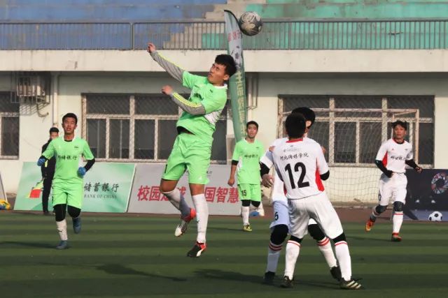 中国足球少年遇上英超小将