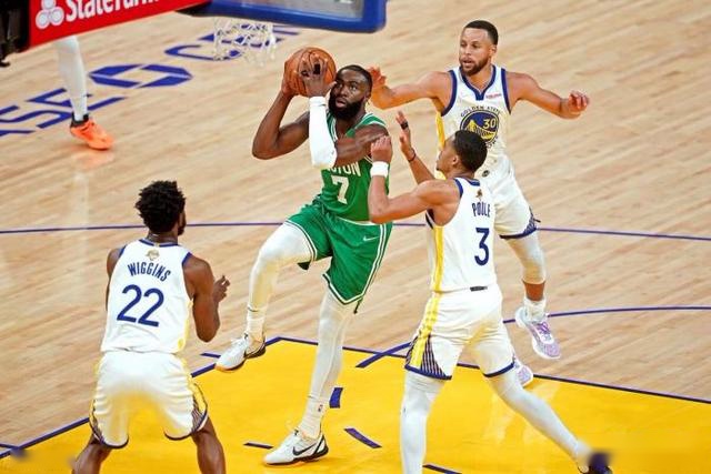 蟒蛇河畔风光好 2026江苏盐城大纵湖生态铁人三项赛举行